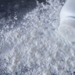 7-ponturi-pentru-a-include-pudra-de-talc-in-rutina-ta-de-infrumusetare.jpg